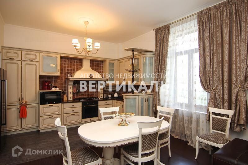 Сдаётся 4-комнатная квартира, 136 м²