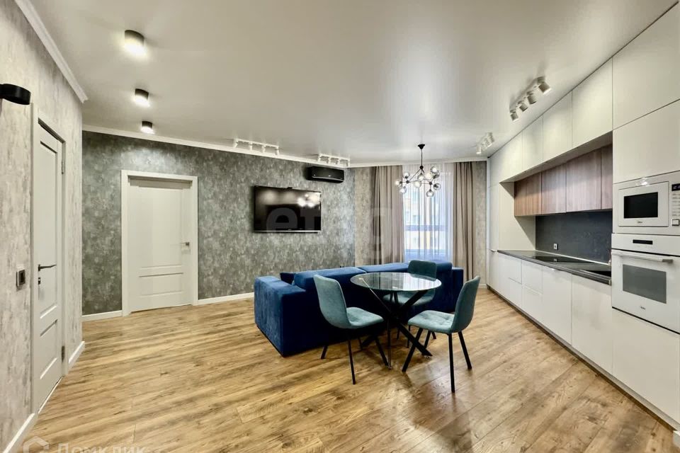 Сдаётся 2-комнатная квартира, 77.3 м²