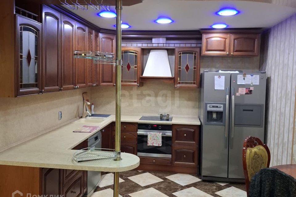 Продаётся 2-комнатная квартира, 90.8 м²