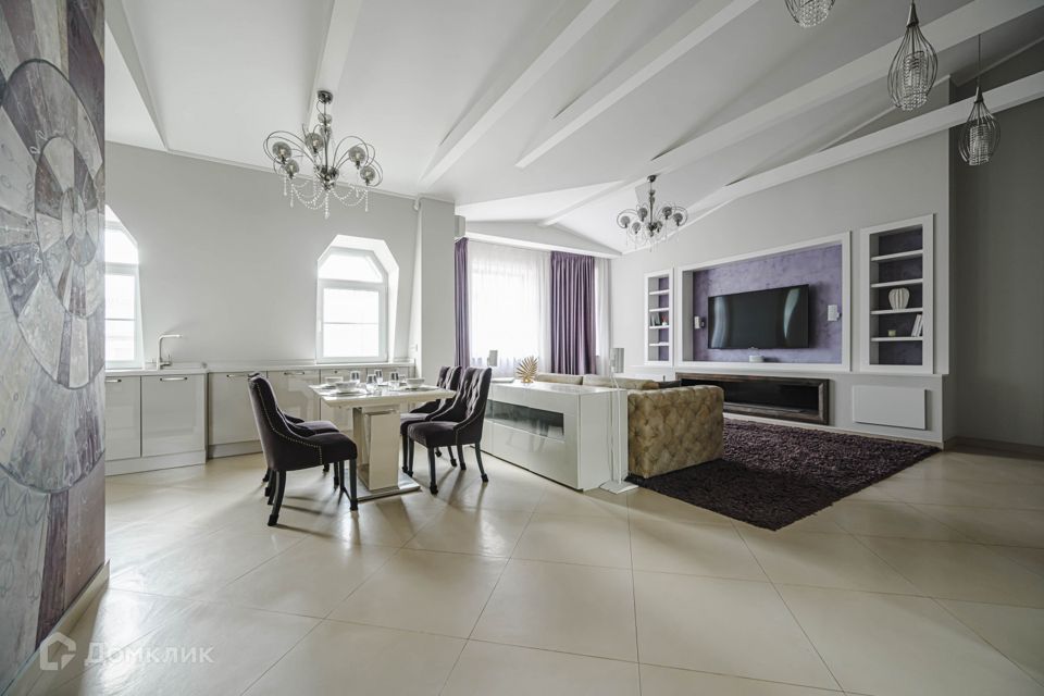 Продаётся 3-комнатная квартира, 105.4 м²