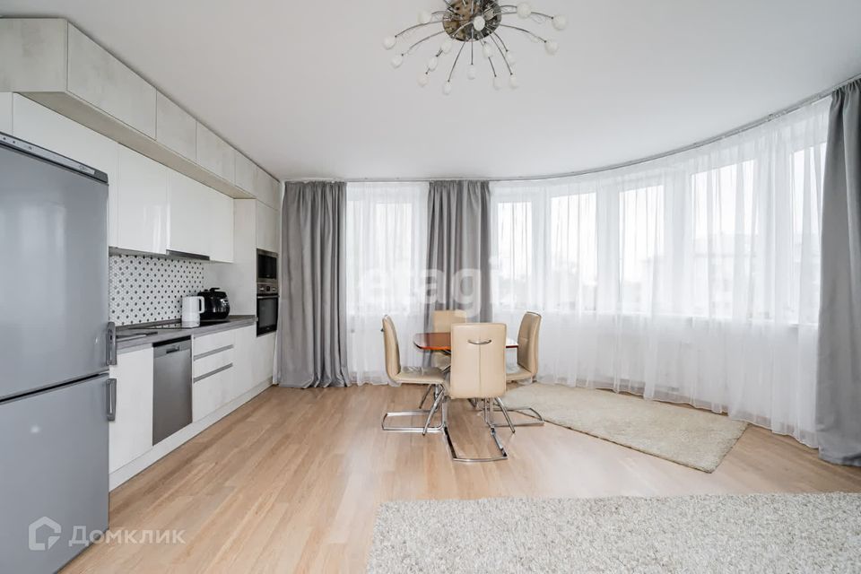Продаётся 3-комнатная квартира, 122.7 м²