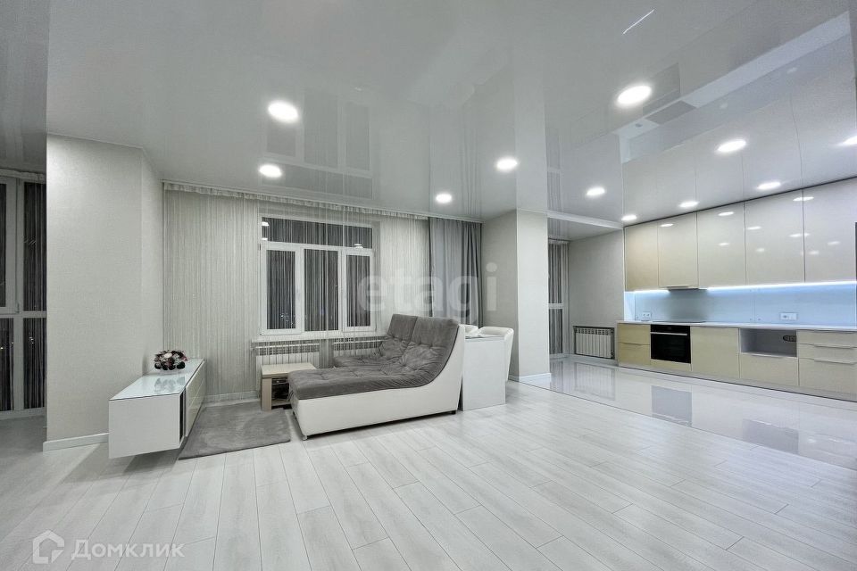 Продаётся 3-комнатная квартира, 130.7 м²