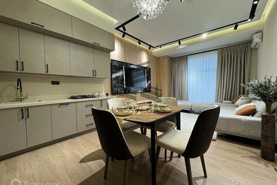 Сдаётся 3-комнатная квартира, 140 м²