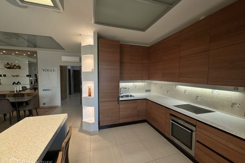 Сдаётся 4-комнатная квартира, 156 м²