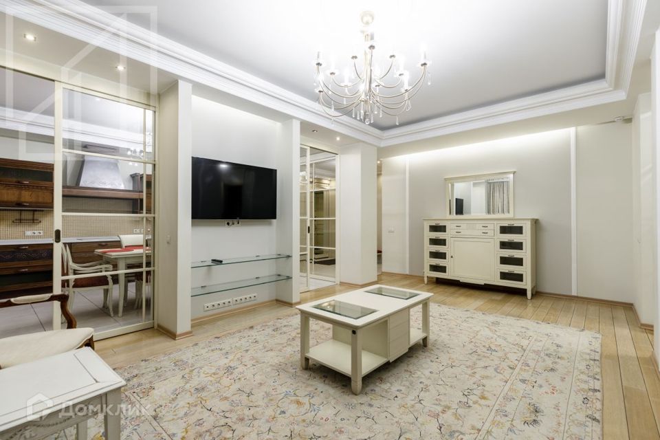 Сдаётся 4-комнатная квартира, 150 м²