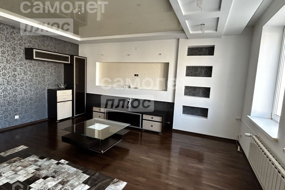 Продаётся 3-комнатная квартира, 118 м²
