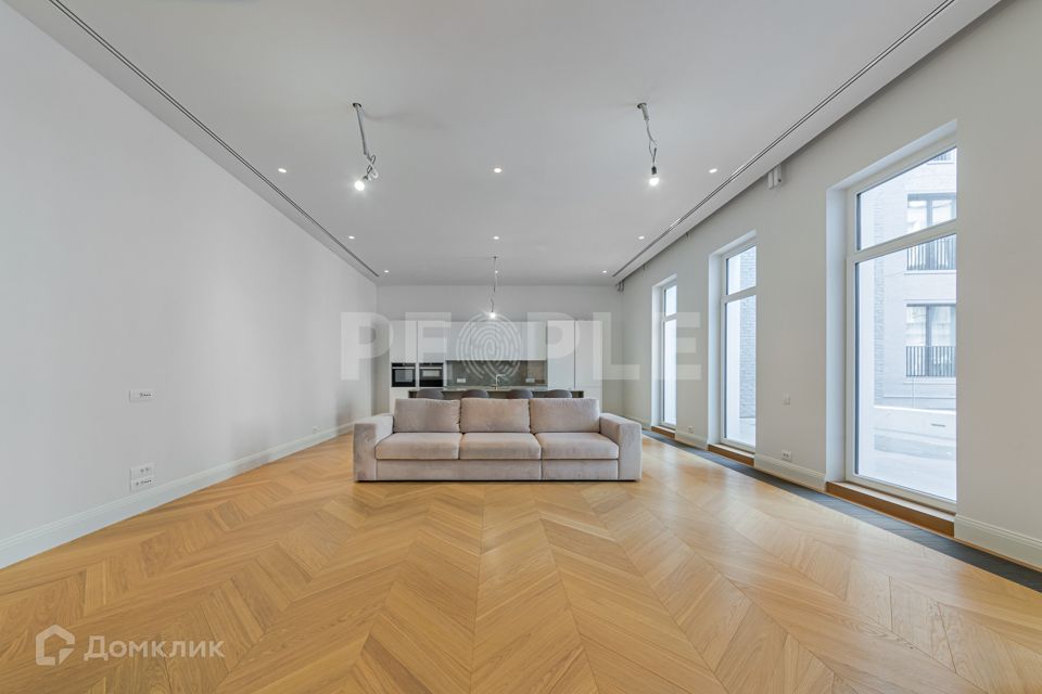 Продаётся 3-комнатная квартира, 194 м²