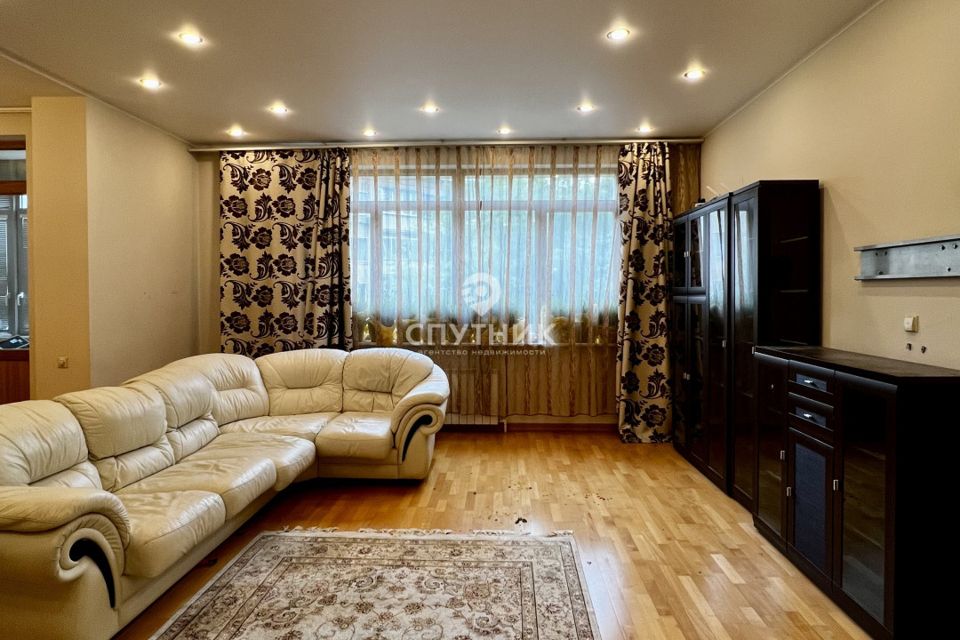 Продаётся 4-комнатная квартира, 162 м²