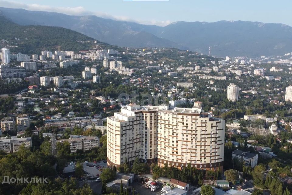 Продаётся 1-комнатная квартира, 63 м²