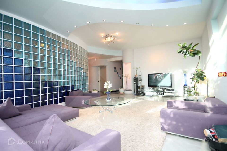 Продаётся 4-комнатная квартира, 185 м²