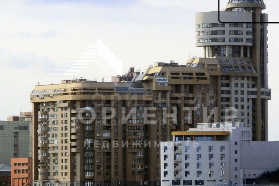 Продаётся 5-комнатная квартира, 347 м²