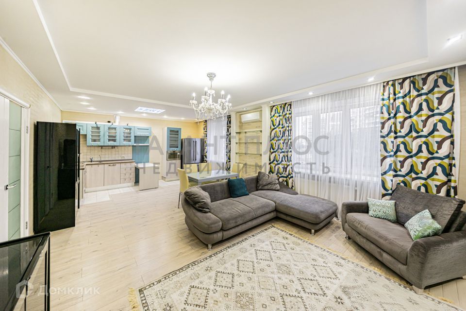 Продаётся 3-комнатная квартира, 110 м²