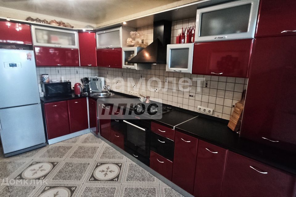 Продаётся 3-комнатная квартира, 102 м²