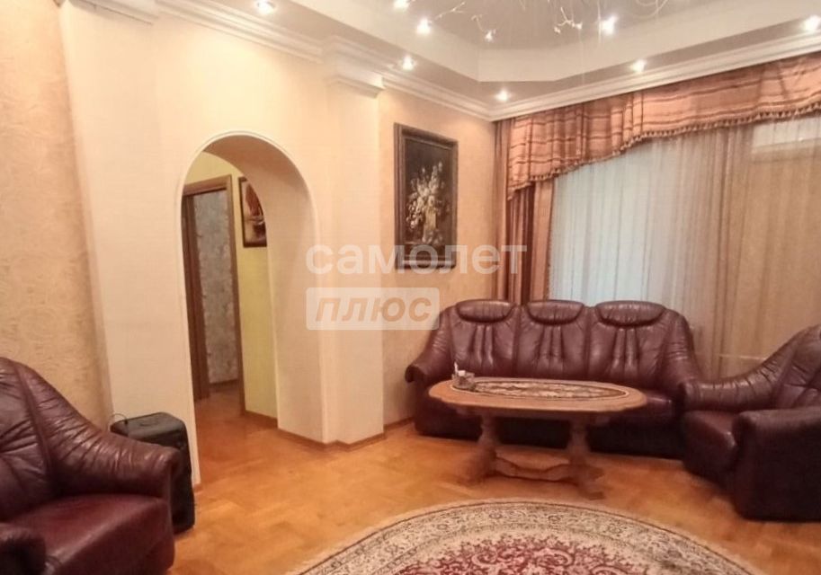 Продаётся 4-комнатная квартира, 158.8 м²