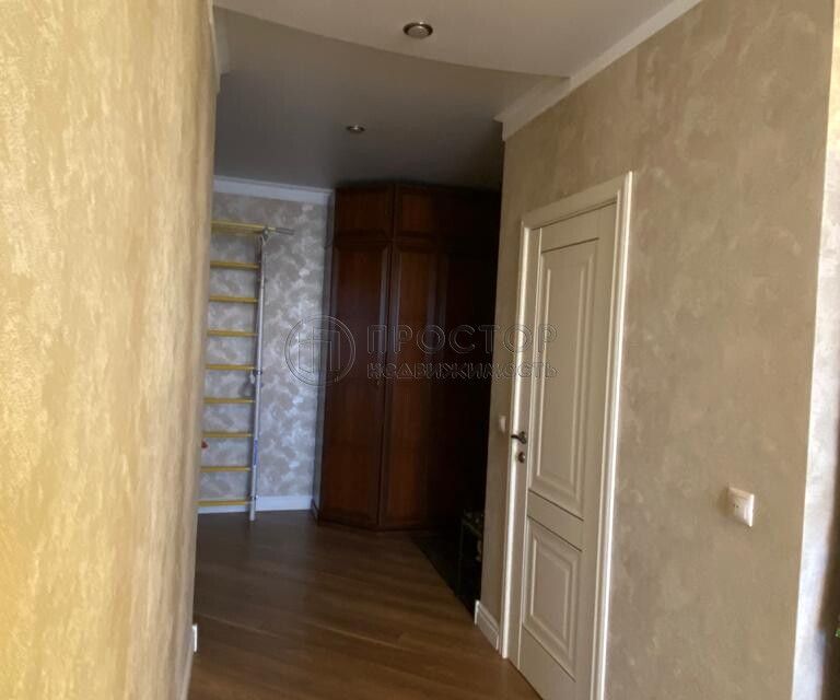 Продаётся 4-комнатная квартира, 108 м²