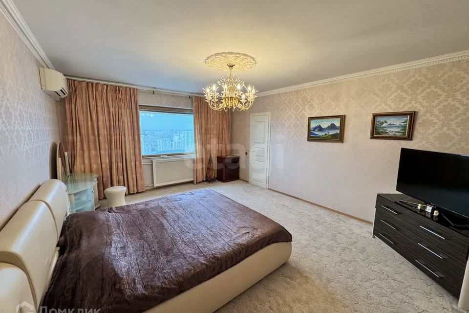 Продаётся 3-комнатная квартира, 146.8 м²