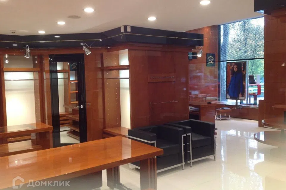 Сдаётся торговое помещение, 150 м²