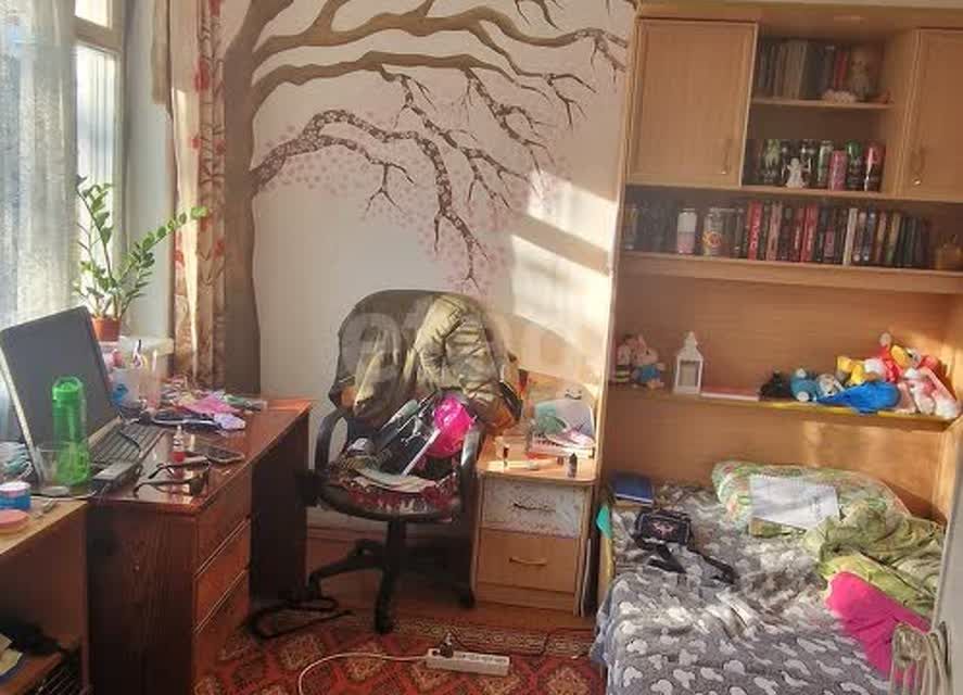 Продаётся 4-комнатная квартира, 61.3 м²