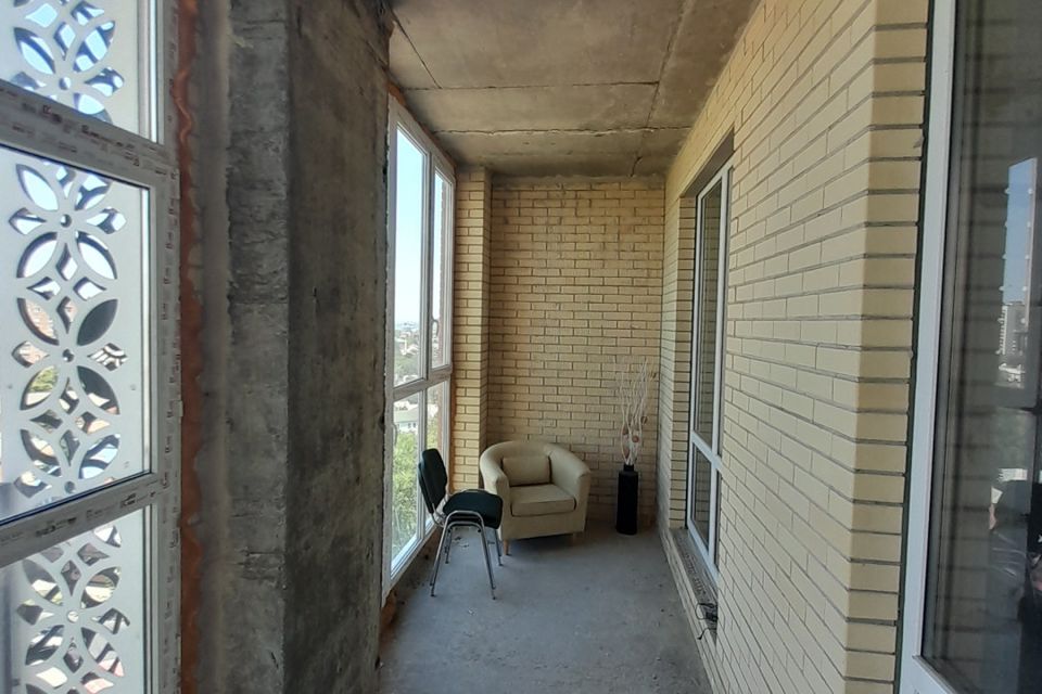 Продаётся 4-комнатная квартира, 200 м²