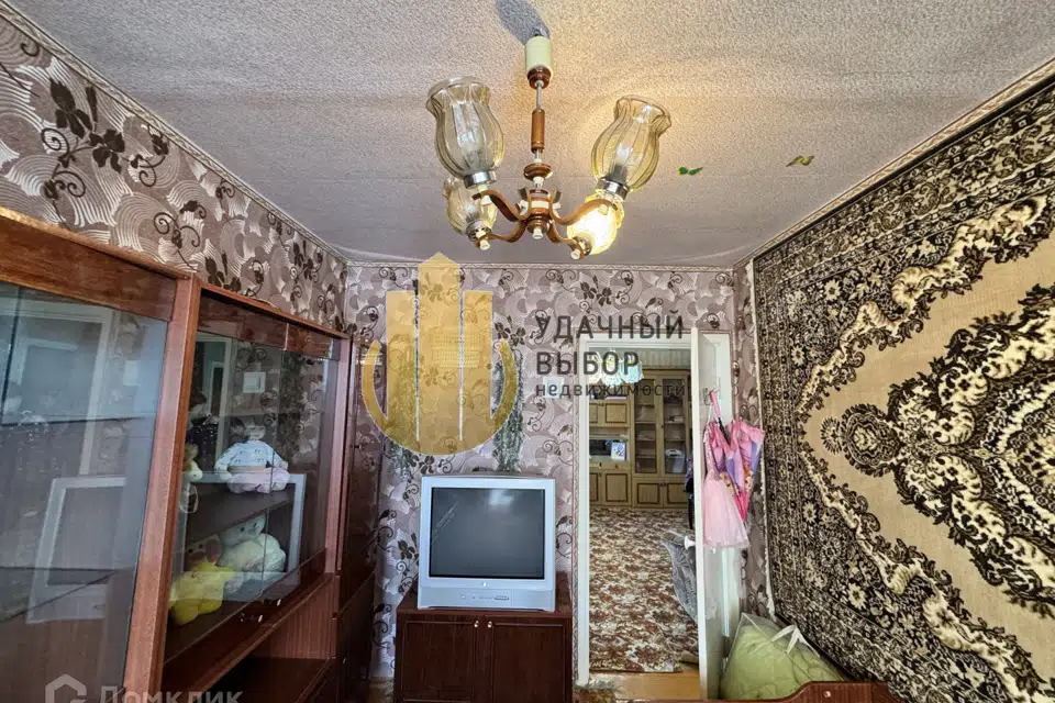 Продаётся 4-комнатная квартира, 66.4 м²