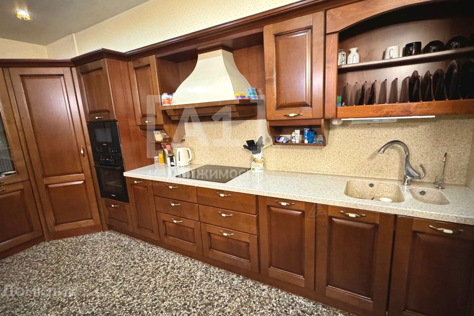Продаётся 3-комнатная квартира, 137.7 м²