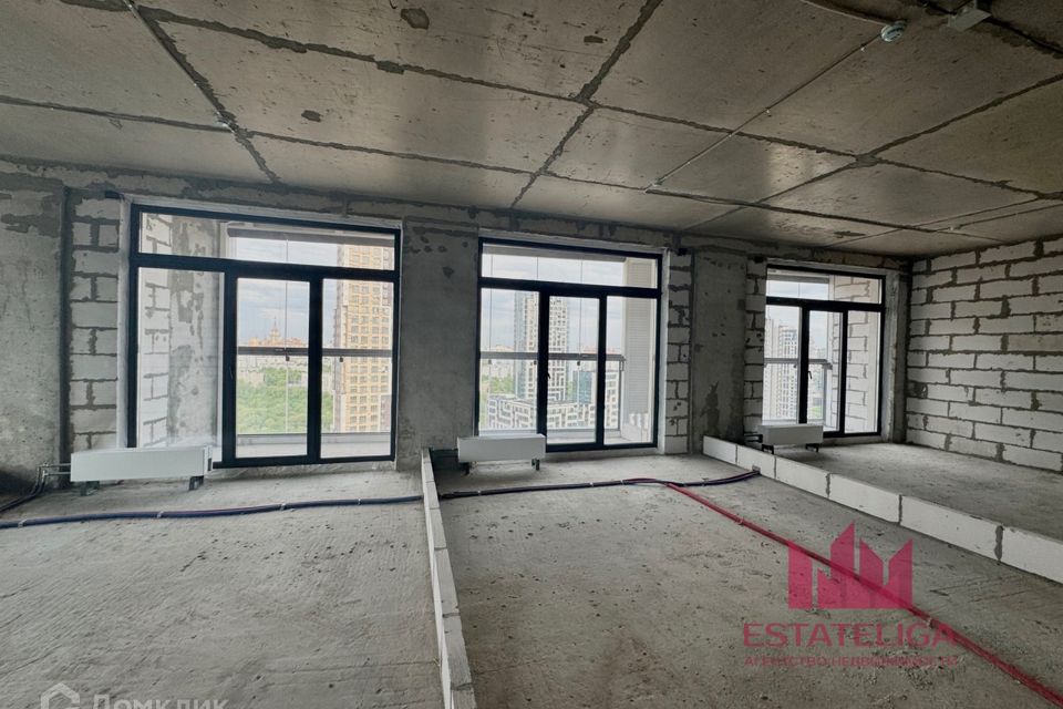 Продаётся 4-комнатная квартира, 111.8 м²