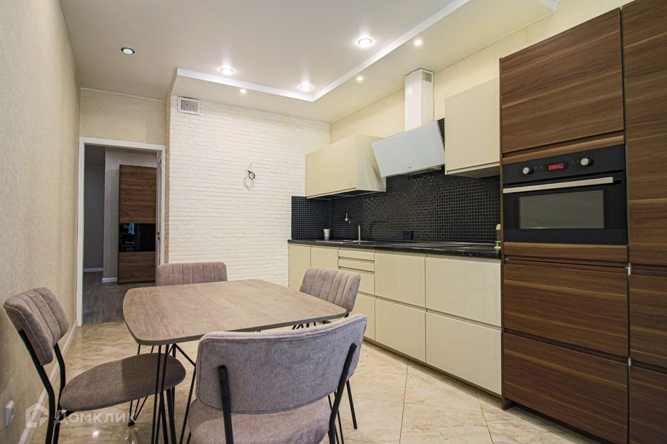 Сдаётся 2-комнатная квартира, 100 м²