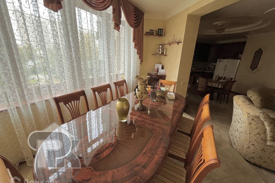 Продаётся 3-комнатная квартира, 105.7 м²