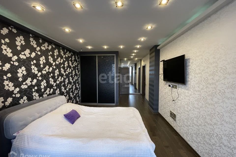 Продаётся 4-комнатная квартира, 126.9 м²