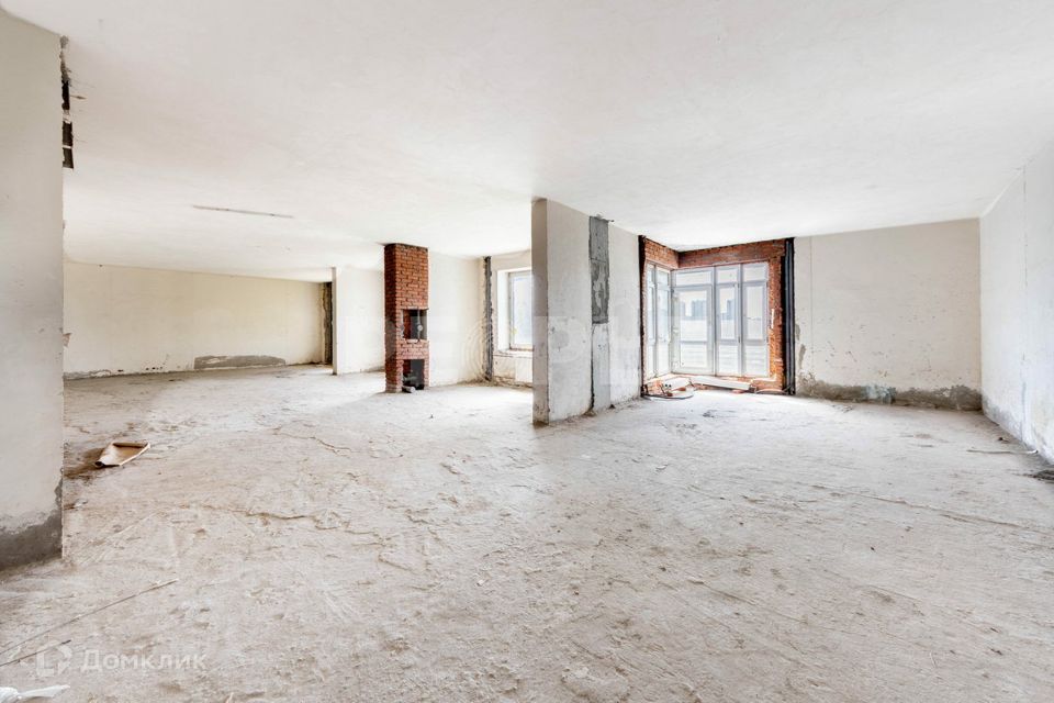 Продаётся 3-комнатная квартира, 145 м²