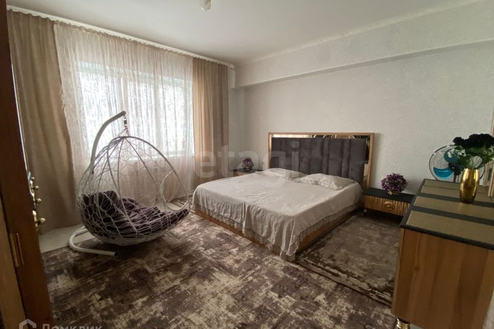Продаётся 4-комнатная квартира, 177 м²