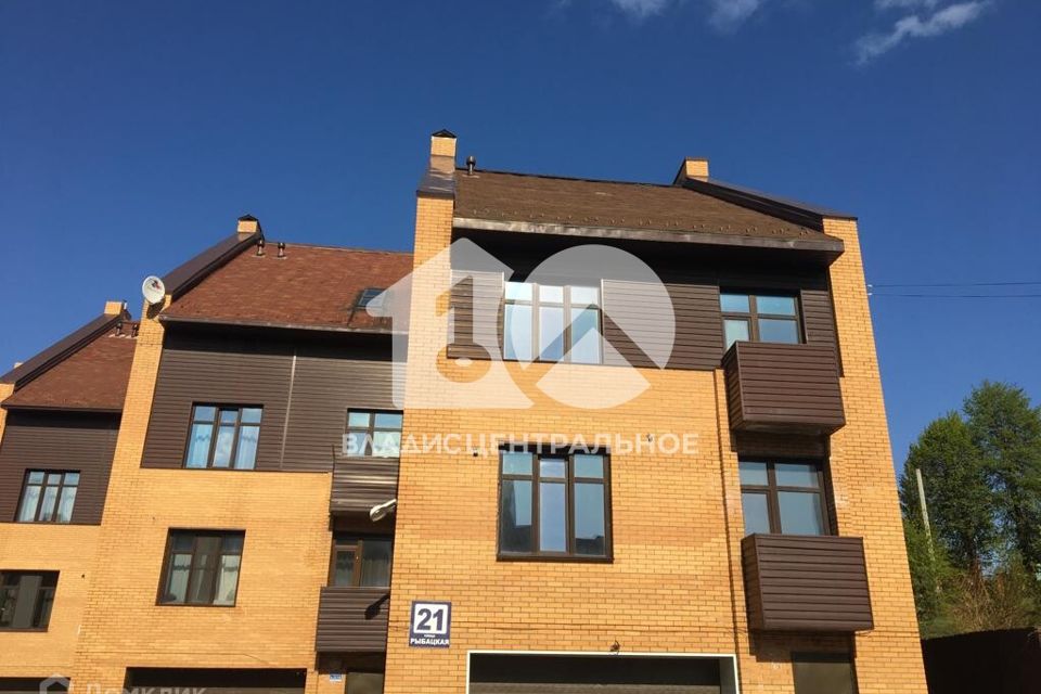 Продаётся 5-комнатная квартира, 180 м²