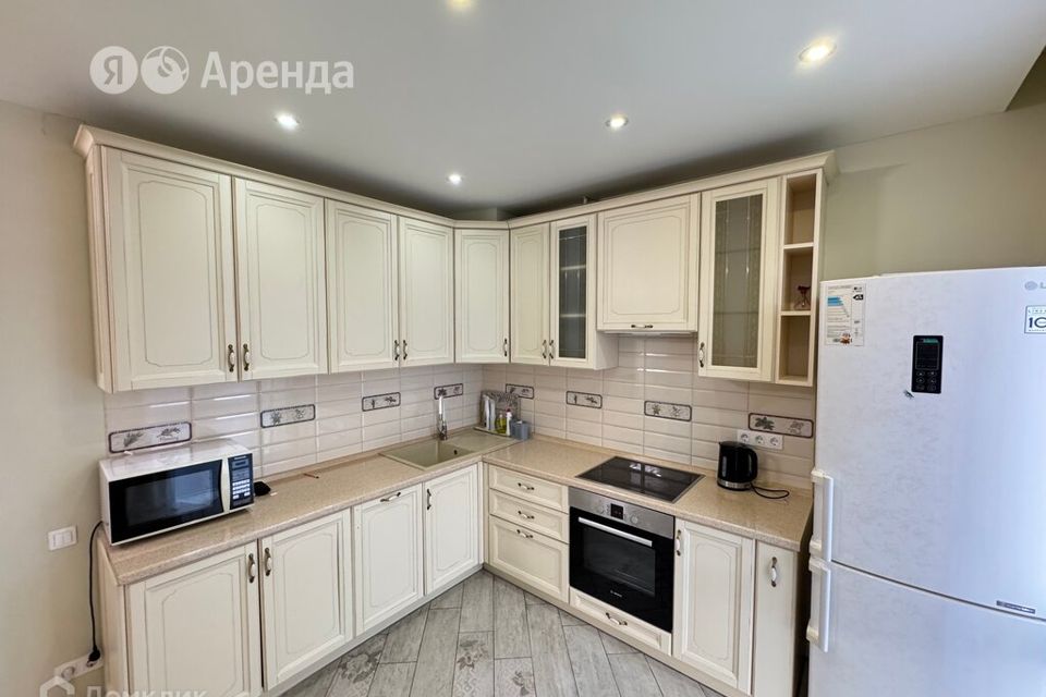 Сдаётся 2-комнатная квартира, 79 м²