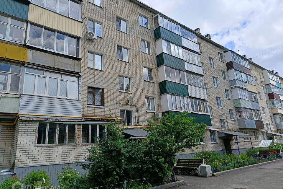 Продаётся 4-комнатная квартира, 61.6 м²