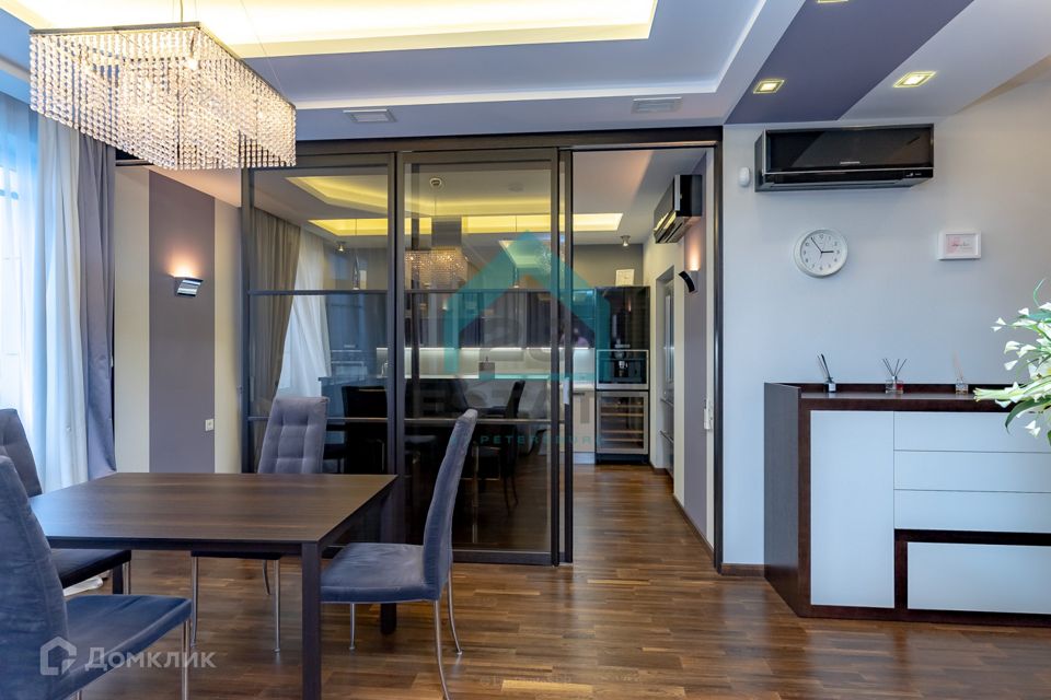 Продаётся 3-комнатная квартира, 107.7 м²