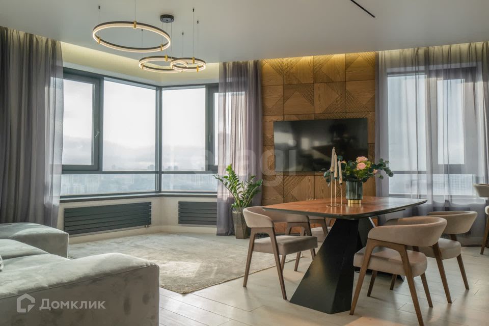 Продаётся 4-комнатная квартира, 111 м²