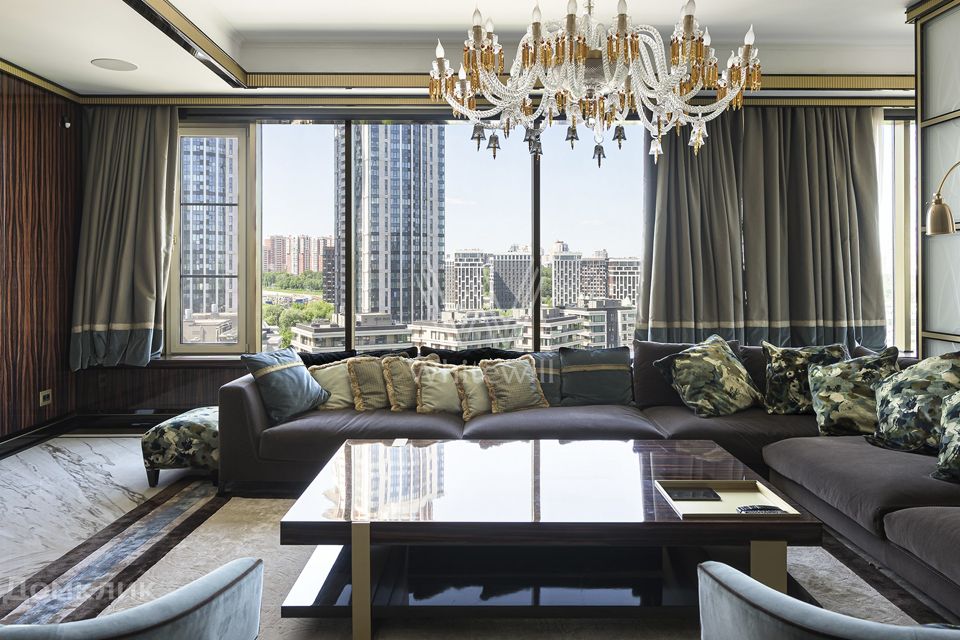 Сдаётся 4-комнатная квартира, 257 м²