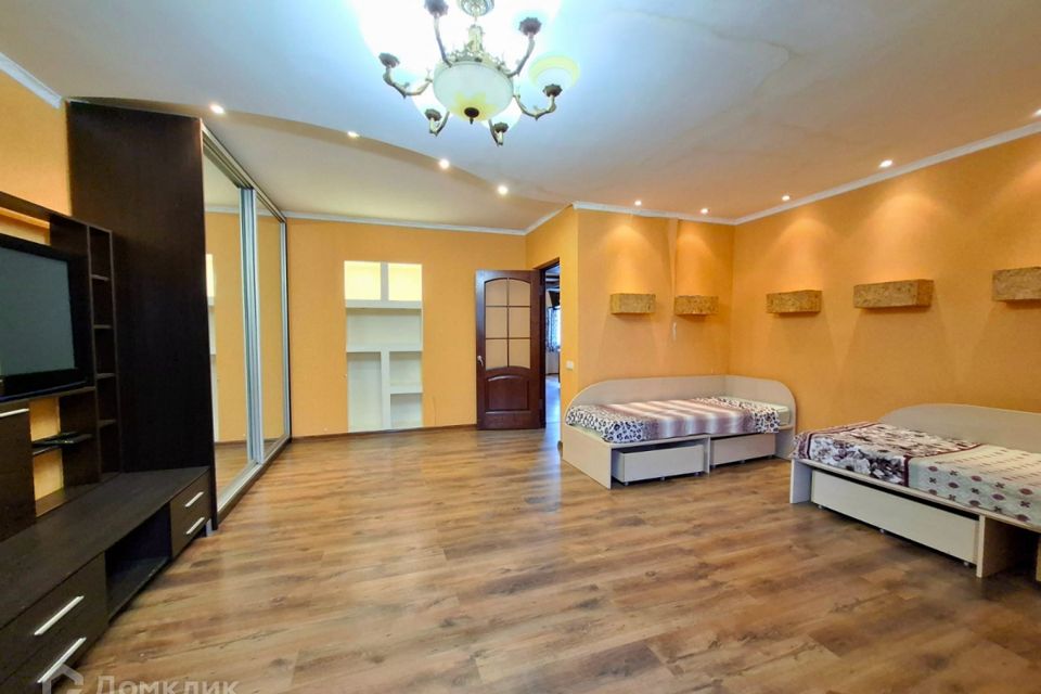 Продаётся 4-комнатная квартира, 100 м²