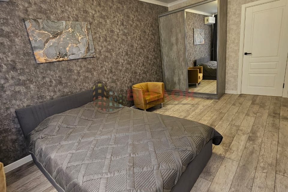 Продаётся 1-комнатная квартира, 42 м²