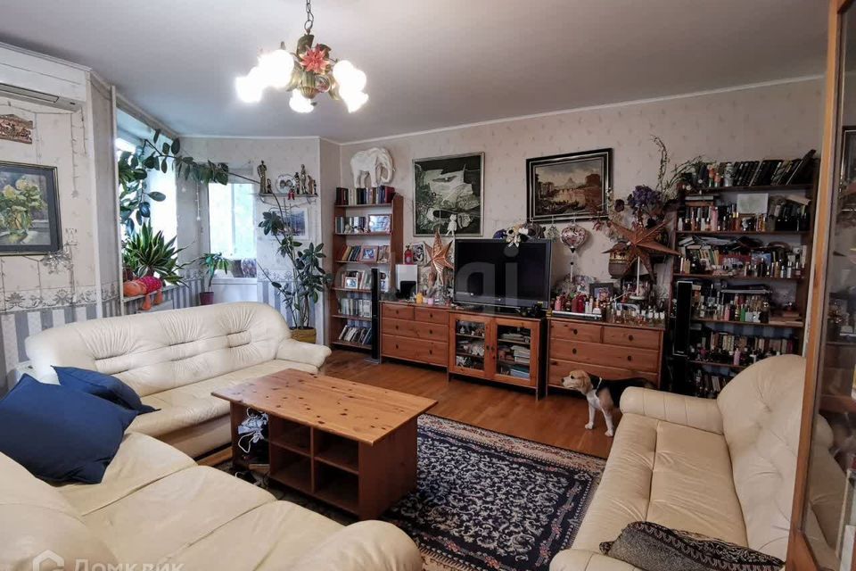Продаётся 4-комнатная квартира, 127.7 м²