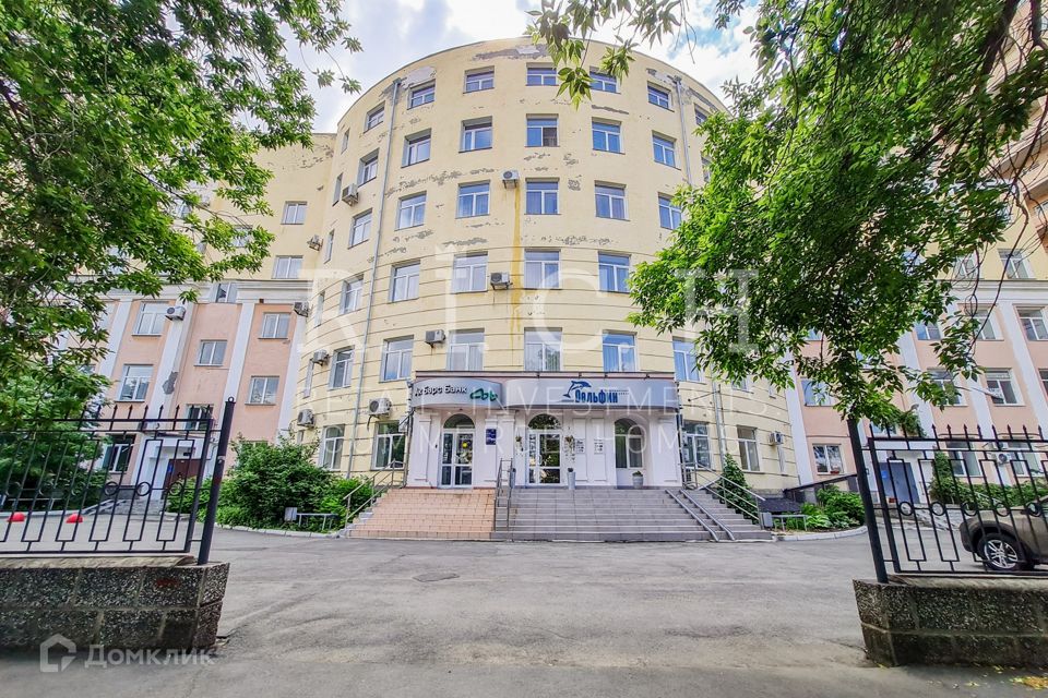 Продаётся 4-комнатная квартира, 149.6 м²