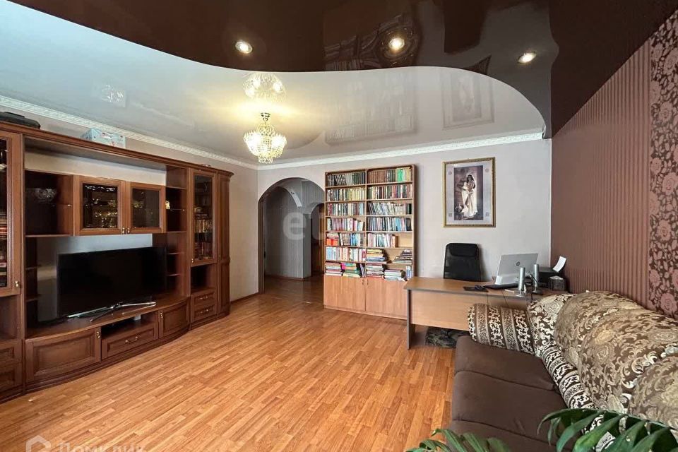 Продаётся 4-комнатная квартира, 136 м²