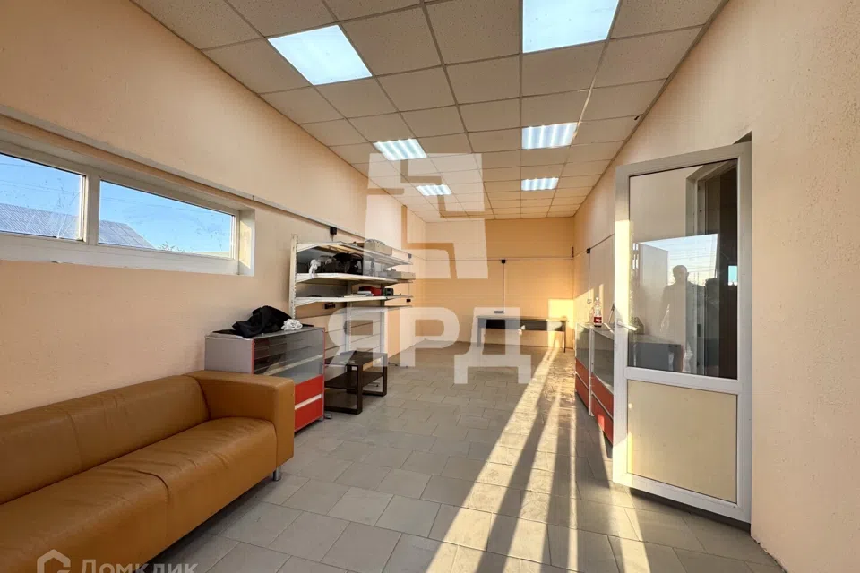Сдаётся торговое помещение, 159.5 м²