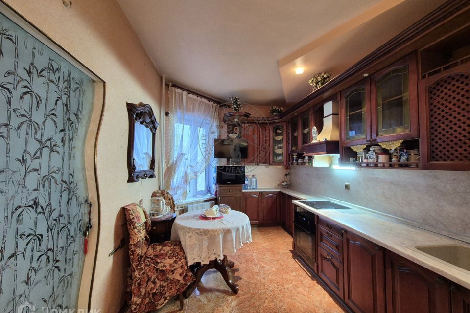Продаётся 4-комнатная квартира, 144.4 м²