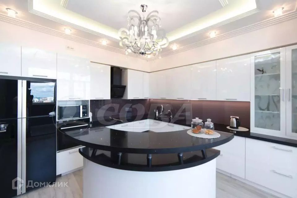 Сдаётся 3-комнатная квартира, 140 м²