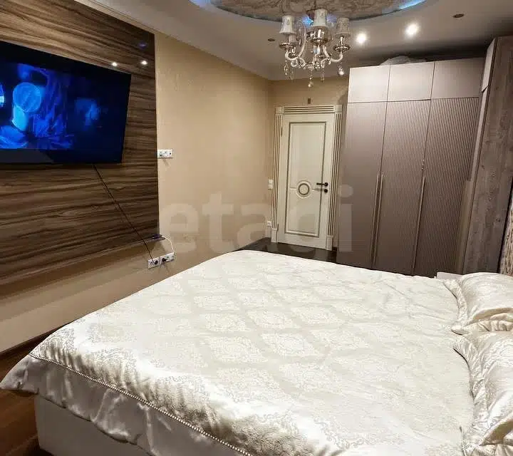 Продаётся 4-комнатная квартира, 100 м²