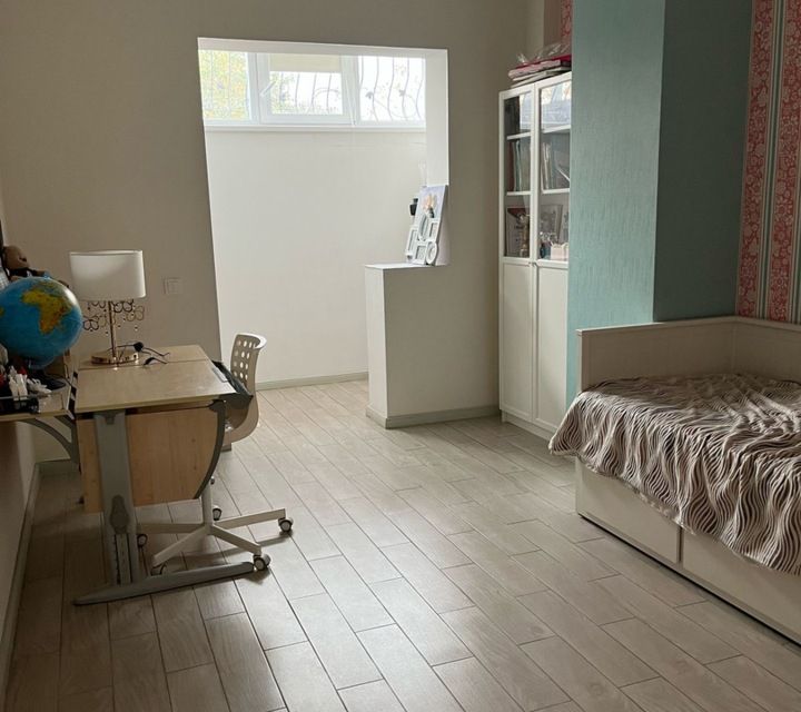 Продаётся 3-комнатная квартира, 125 м²