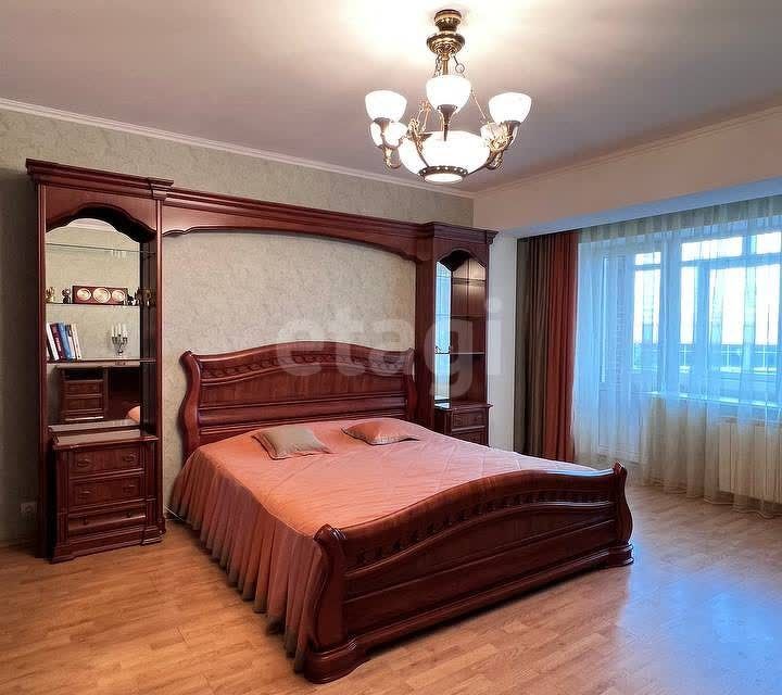 Продаётся 3-комнатная квартира, 124.4 м²