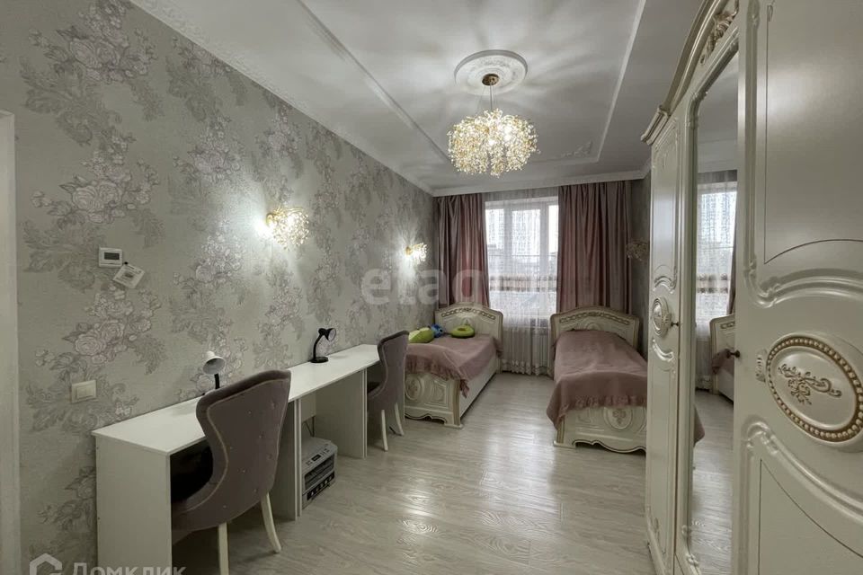 Продаётся 4-комнатная квартира, 119.2 м²