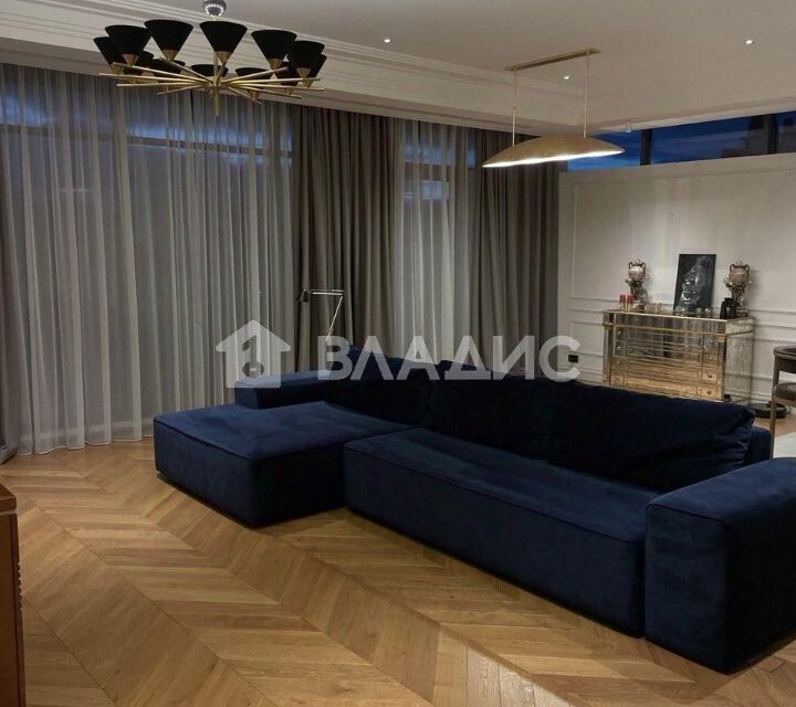 Продаётся 3-комнатная квартира, 186 м²